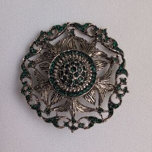 VINTAGE GOLD AND GREEN BROOCHE